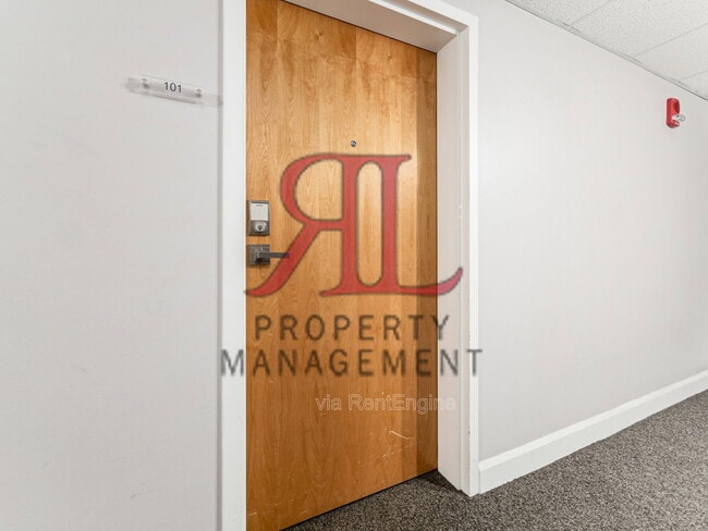 Photo - 106 N High St Unit 101