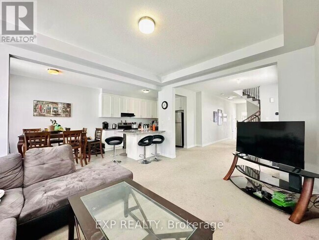 Photo - 823 Regulus Ridge