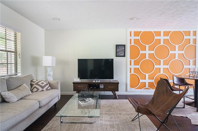 Photo - 942 Cadencia Way SW