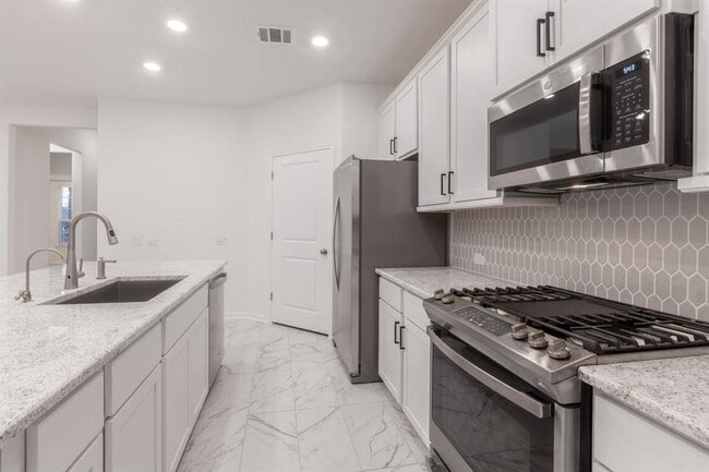 Photo - 309 Barton Oak Trl