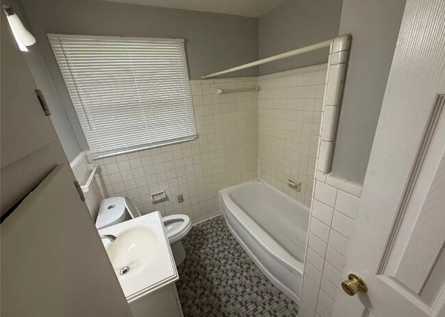 Photo - Charming 4 Bed, 1.5 Bath Single Family Home in Montgomery, AL - $1375