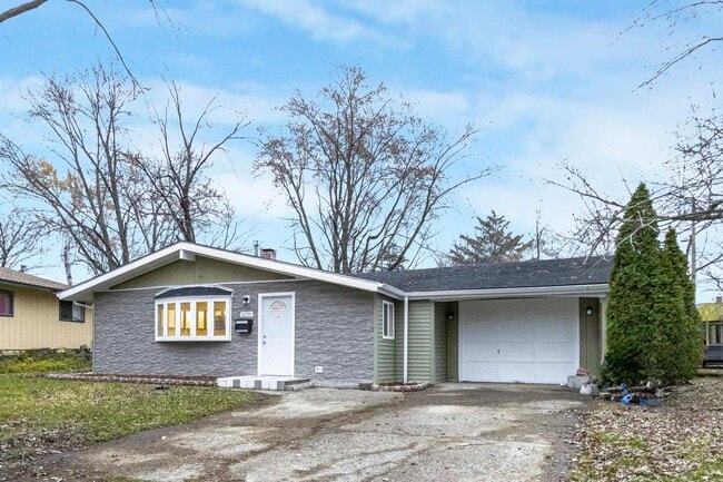 Photo - 22339 Strassburg Ave