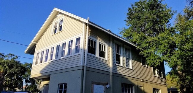 Building Photo - 835 7th Ave S Unit A