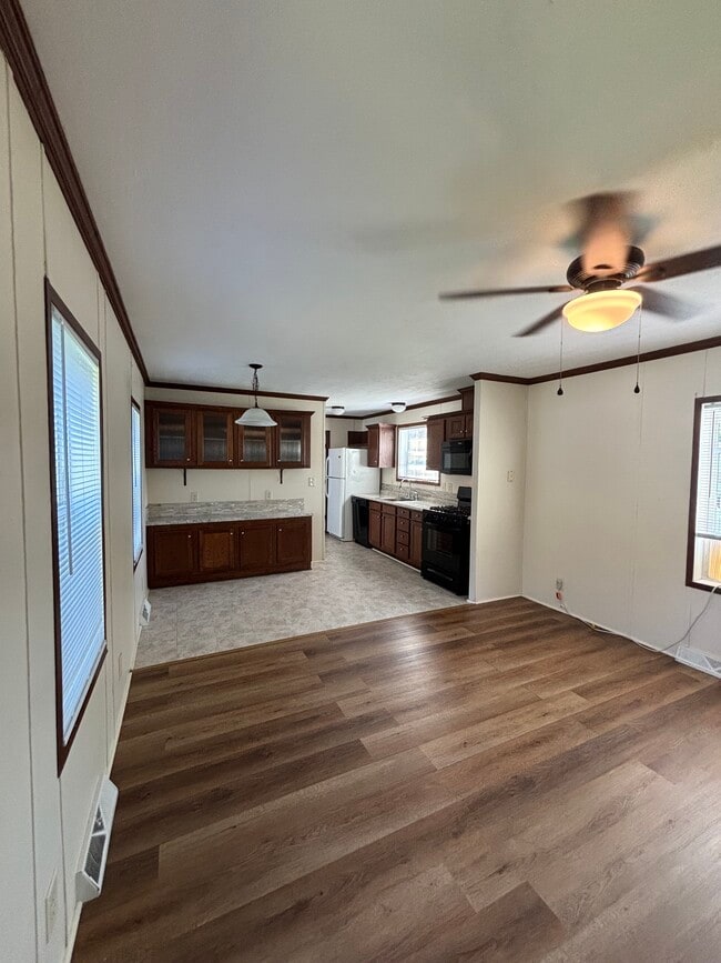 Building Photo - 40 Edgewood Dr Rental