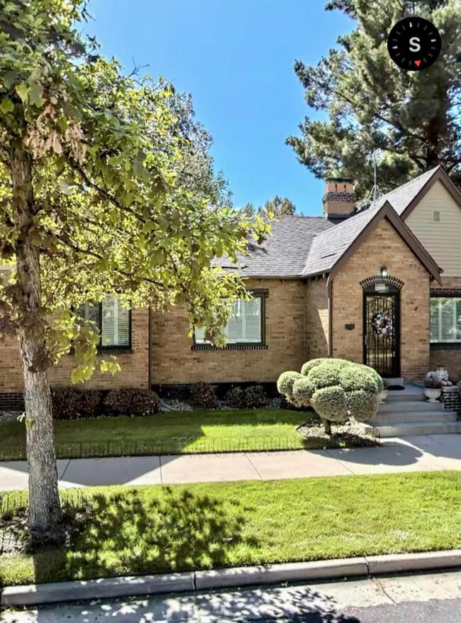 Photo - 400 S Race St