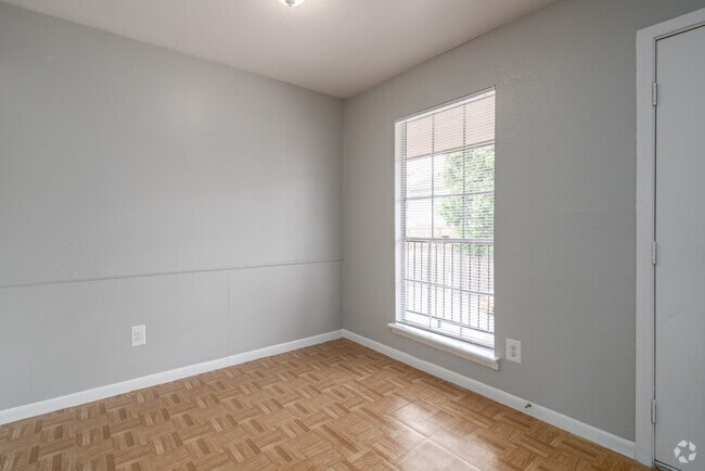 1BR, 1BA - 650SF - Dining - Pecan Villa Apartments