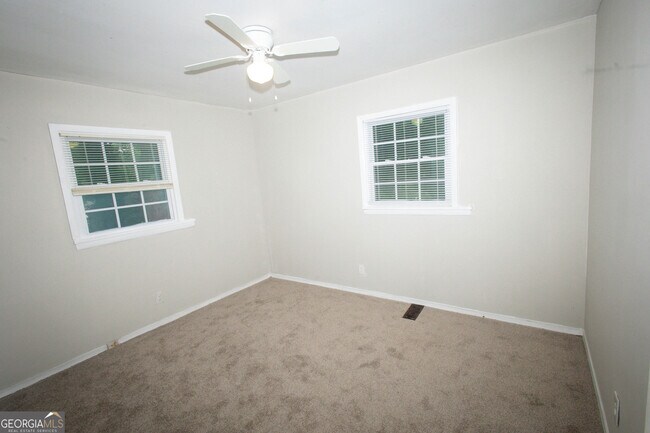 Photo - 338 Ard Pl NW