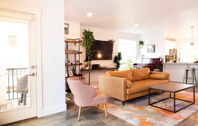 Photo - 1285 W Winchester St