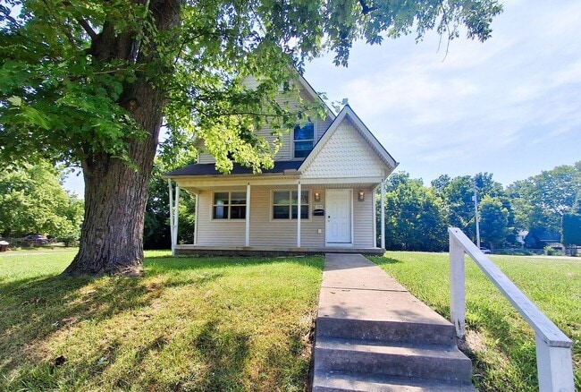 Building Photo - 4 Bed / 2 Full Bath House with Attached Garage — Brand-New Appliances - Built 2006