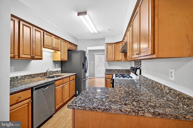 Photo - 70 Hampshire Dr