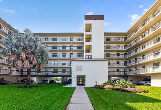 Building Photo - 9860 62nd Ter Unit 1048