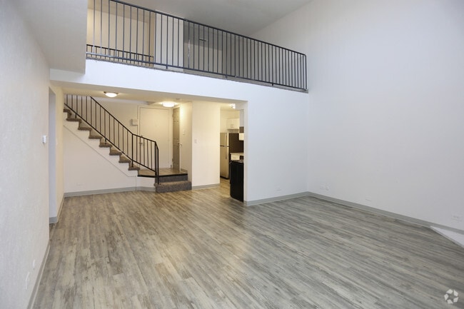 2BR, 2BA - 1350 SF