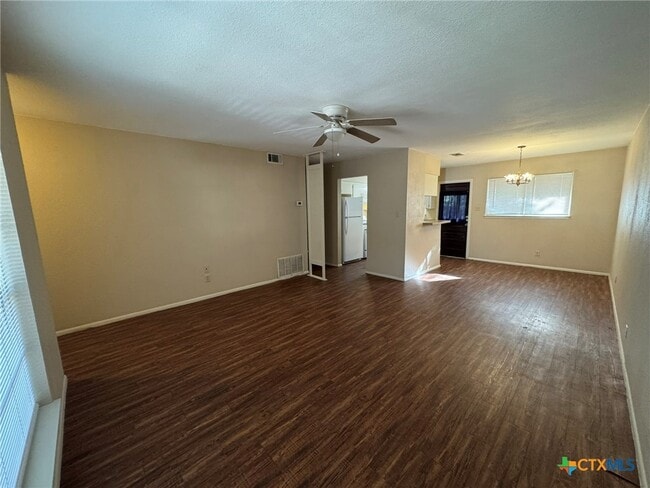 Photo - 815 Burges St