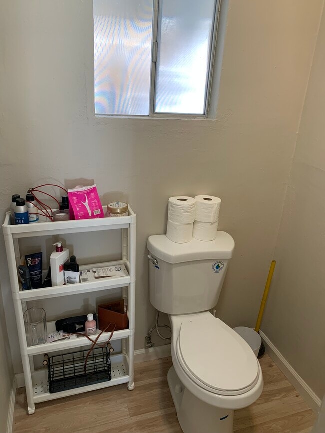 Photo - 1050 E 8th St