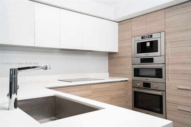 Photo - 300 Sunny Isles Blvd Unidad 4-2306