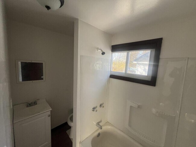 Photo - 213 Flint St