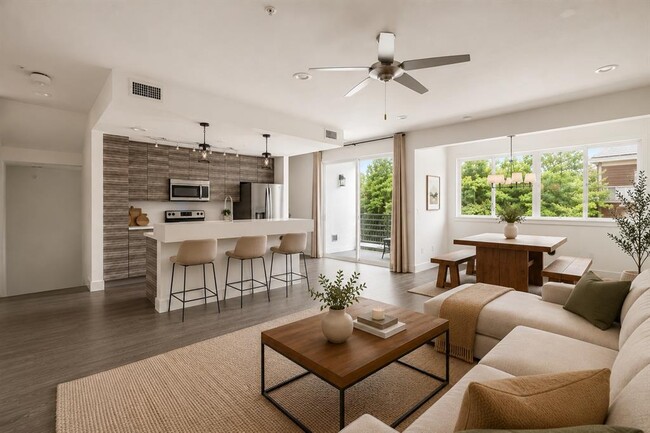 Building Photo - 604 N Bluff Dr Unit 228