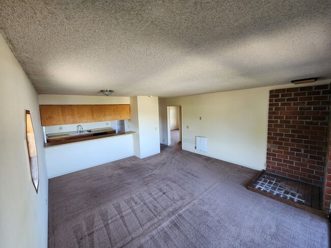 Building Photo - 2048 Swazey St Unit B