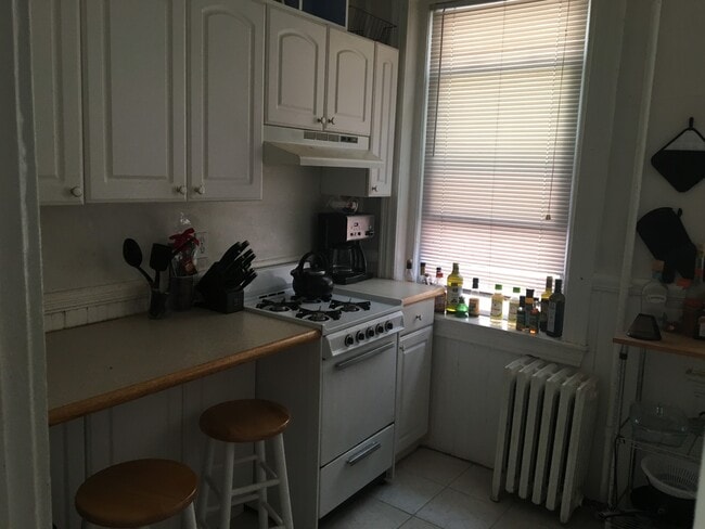 Building Photo - 36 Anderson St