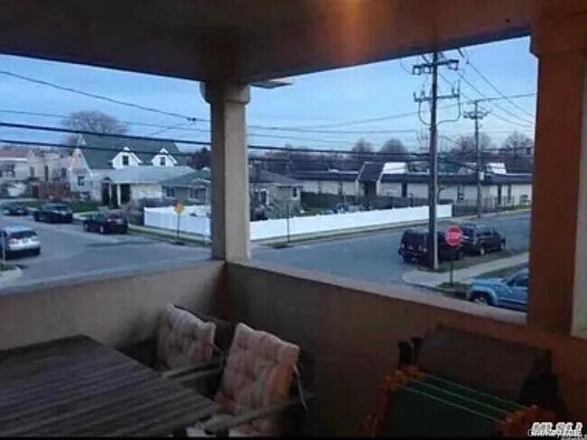 457 Monroe Blvd Unit Upper