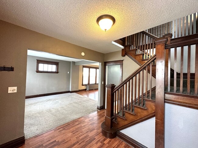 Photo - AVAILABLE Now - 3 Bed, 1 Bath