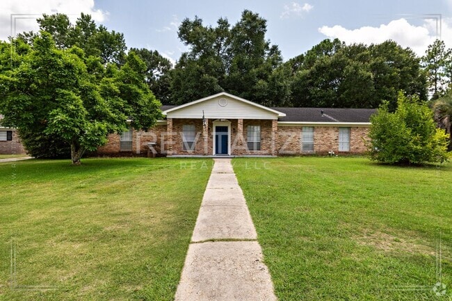 Building Photo - Spacious Brick Home in West Mobile!