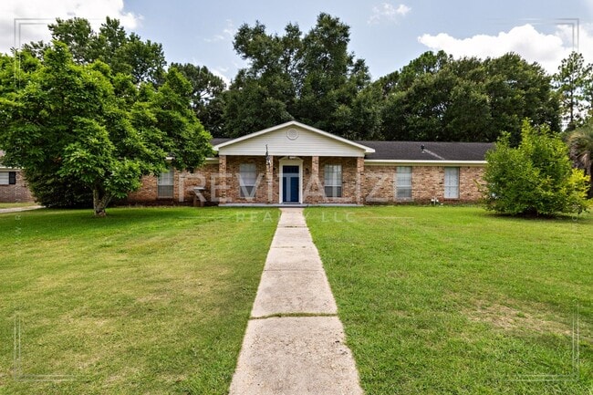 Spacious Brick Home in West Mobile! - Spacious Brick Home in West Mobile!