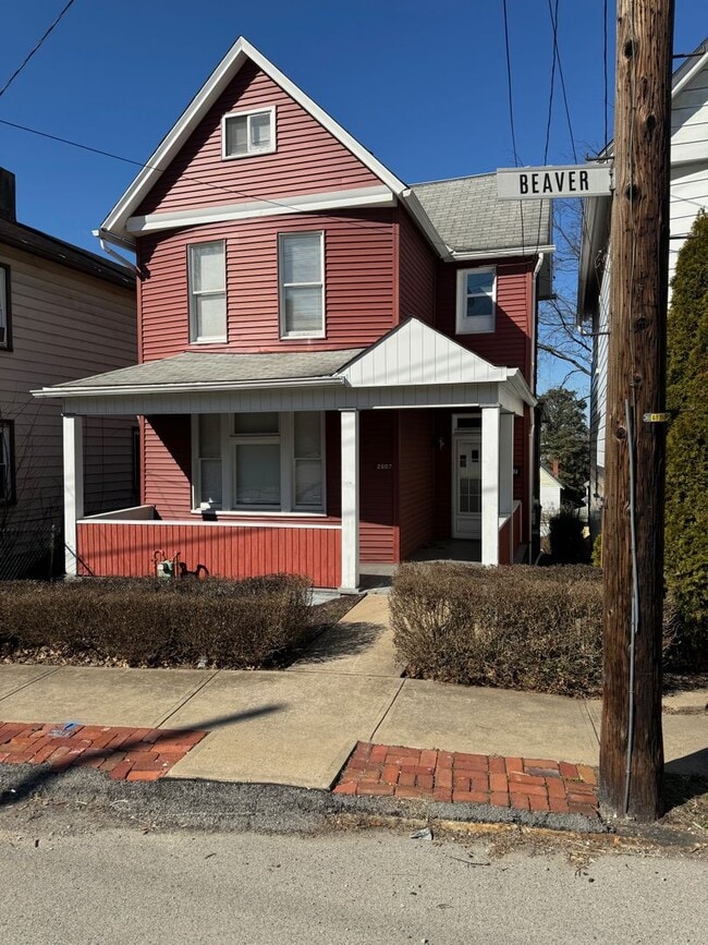 Building Photo - Spacious 4-Bed 2-Bath House!!