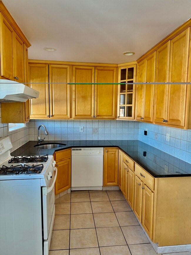 Building Photo - 66 Grant Ave Unit 1