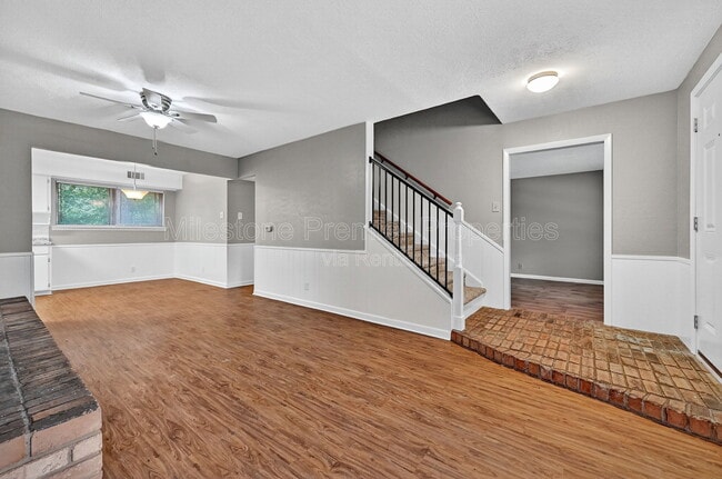 Photo - 105 E Ford St