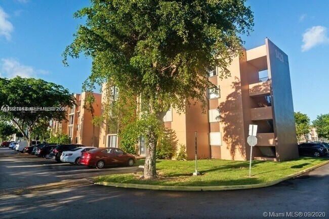 Building Photo - 9431 SW 4th St Unit 201