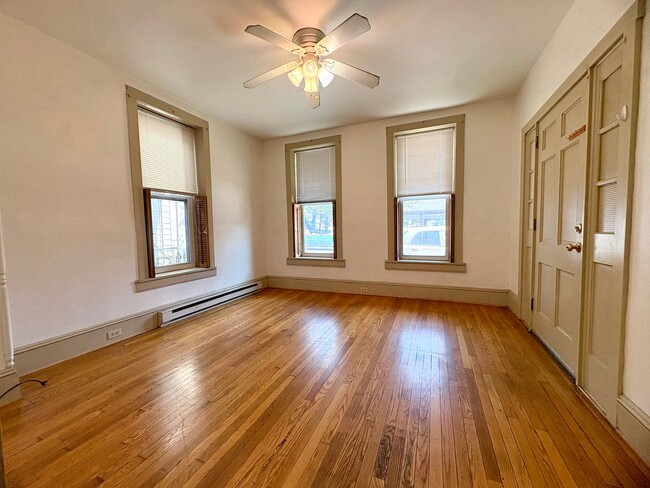 Building Photo - 216 S Market St Unit Apt 101