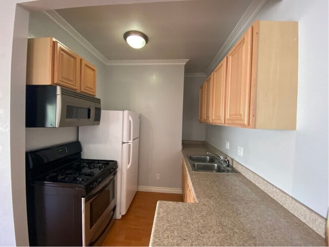 Building Photo - Isabel Apartments, LLC