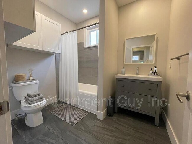 Photo - 163 E 5th St Unit Main Suite