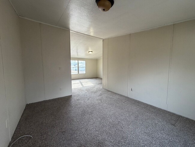 Photo - Huge 4 bed for only 1400?!?!