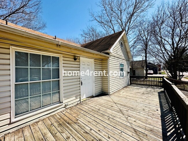 Photo - Updated 3 Bed, 2 Bath Ranch Home near Downtown Olathe!