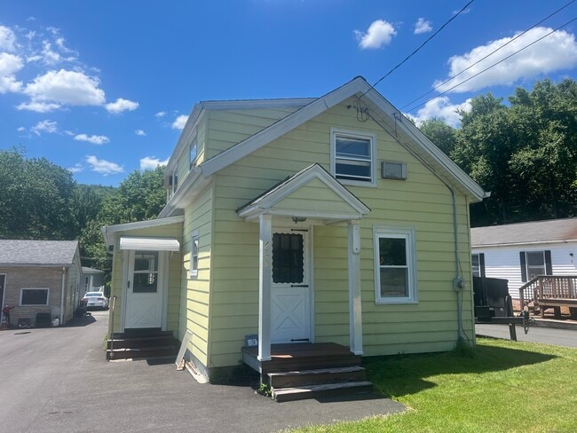 Photo - 1402 Waterbury Rd Casa