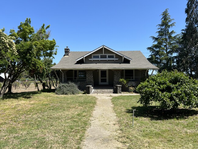 Building Photo - 1851 Magnolia Dr Rental