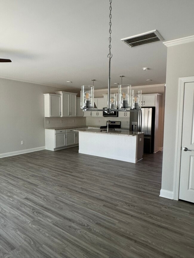 Comedor - 605 Marshskip Way