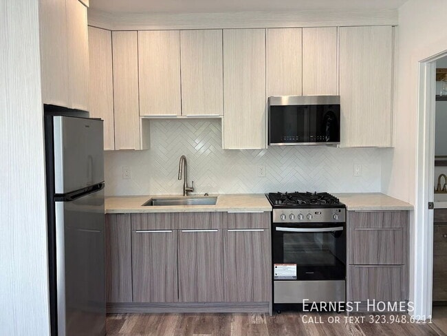 Photo - 8045 Darby Ave Unit 3