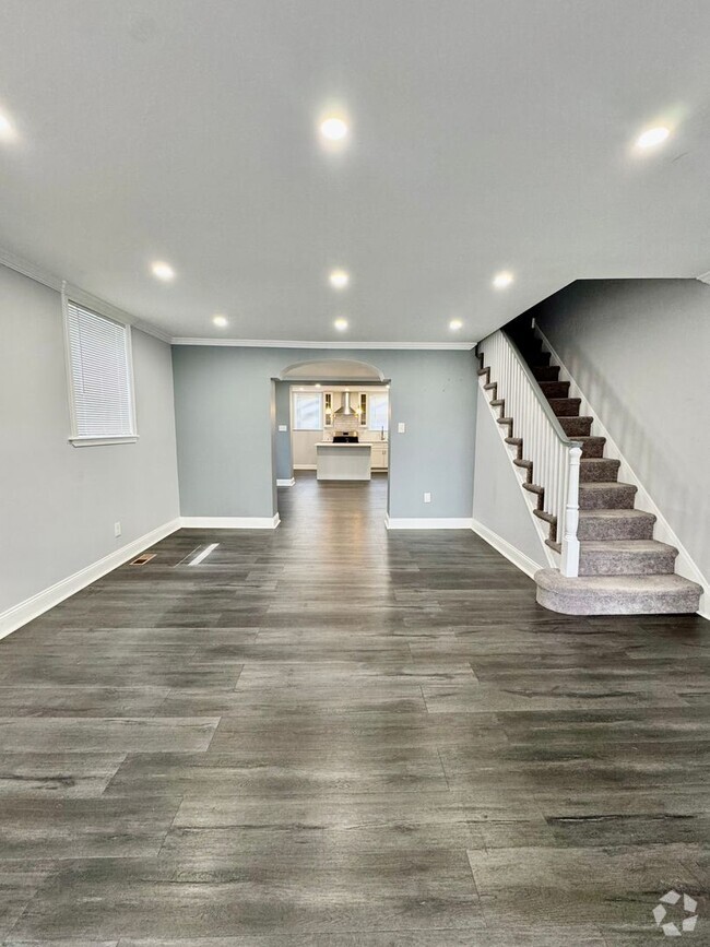 Building Photo - Updated 3-Bedroom Home with Garage in Ceda...