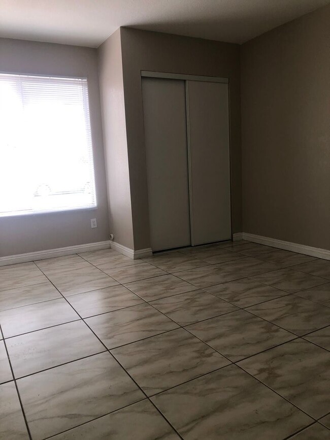 Photo - GORGEOUS SINGLE STORY HOME IN NORTH TOWN READY FOR YOU TO RENT !!