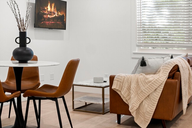 Living Room - 2430 Prospect