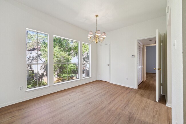 Photo - 2100 Tanglewilde St Unidad 514