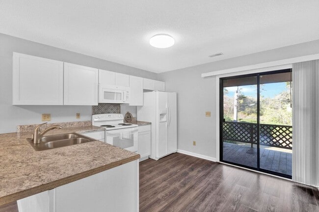 Photo - Second Floor Apartment Available in Wilmington!