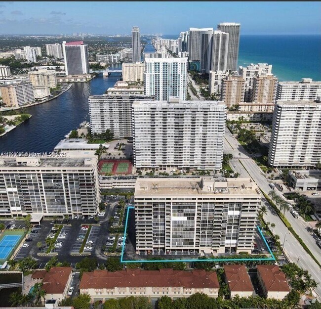 Building Photo - 2049 S Ocean Dr Unit 401 Rental