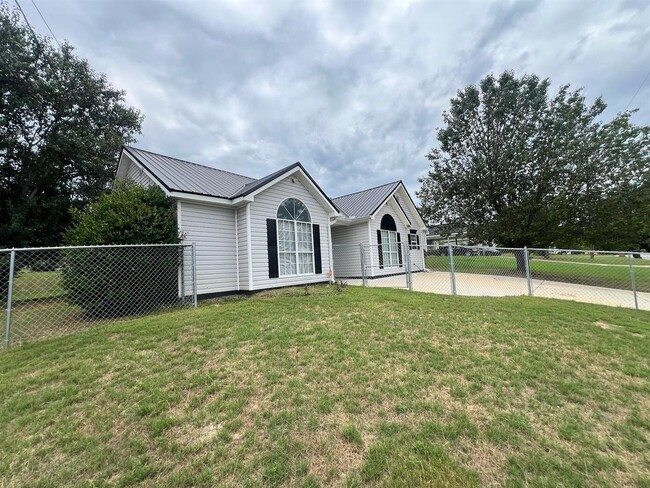 6048 Buxton Dr