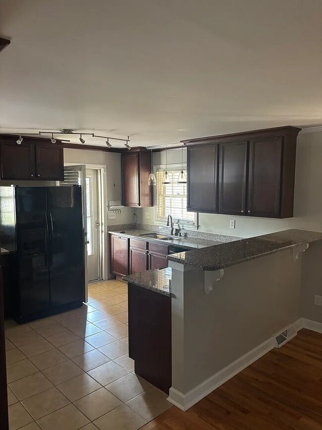 Photo - 102 E C St