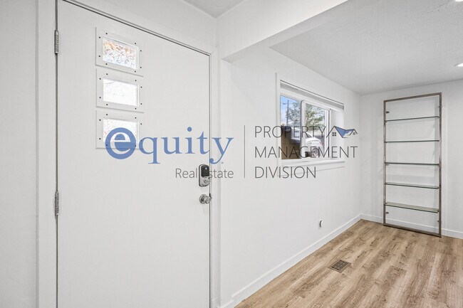 Photo - 311-3360 3360 S Unit 3