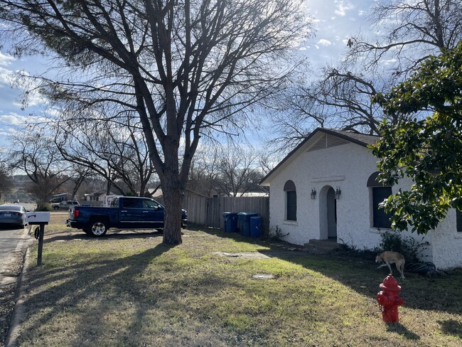 Adorable Mission Style Home! - 1010 Colorado Dr House